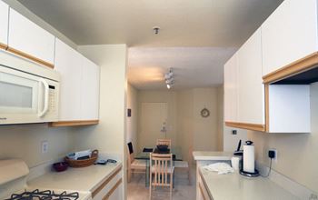 Elegant eat-in kitchen